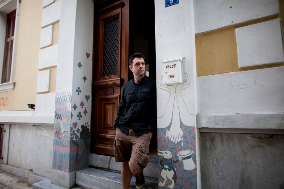 Οι NY Times στην Υδρα και στις διαδηλώσεις της Αθήνας: Πώς υπομένουν οι Ελληνες την κρίση [εικόνες] | iefimerida.gr 7