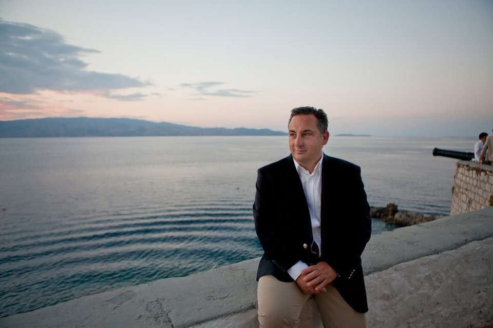 Οι NY Times στην Υδρα και στις διαδηλώσεις της Αθήνας: Πώς υπομένουν οι Ελληνες την κρίση [εικόνες] | iefimerida.gr 2