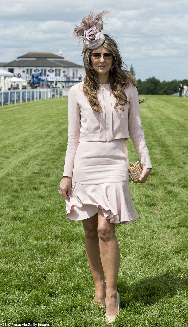 Μια άτυχη στιγμή χάλασε την τέλεια εικόνα της Λιζ Χάρλεϊ [εικόνες]  | iefimerida.gr 4