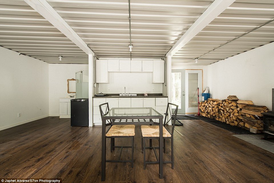 Πώς τρία κοντέινερ μετατράπηκαν σε ένα μίνιμαλ φίνο σπίτι 108 τ.μ. [εικόνες] | iefimerida.gr 2