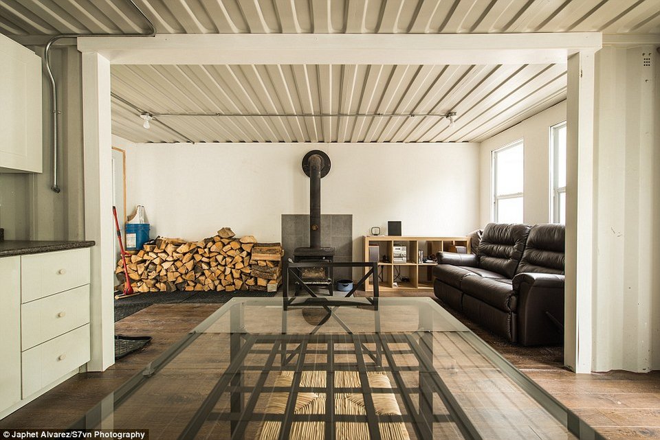 Πώς τρία κοντέινερ μετατράπηκαν σε ένα μίνιμαλ φίνο σπίτι 108 τ.μ. [εικόνες] | iefimerida.gr 6