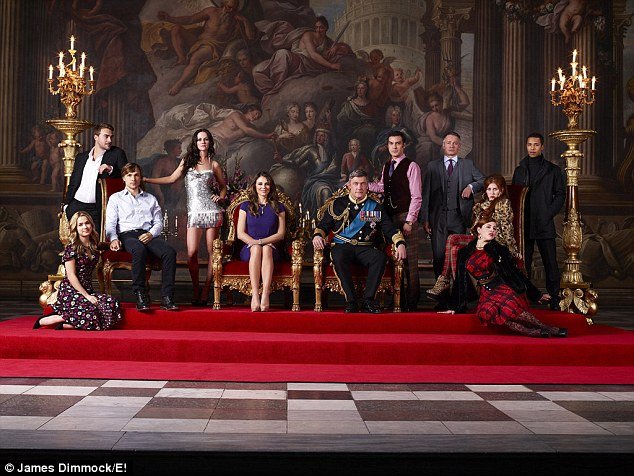 Η Λιζ Χάρλεϊ κάνει pole dancing και «ρίχνει» το Instagram [εικόνες]  | iefimerida.gr 4