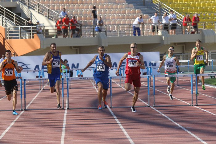 Το κλάμα του Περικλή Ιακωβάκη στην τελευταία του κούρσα με την Εθνική [εικόνες] | iefimerida.gr 1