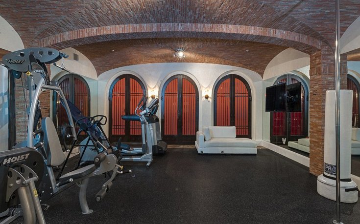 Χλιδή και πολυτέλεια - Στο σφυρί η έπαυλη του δισεκατομμυριούχου Αλκη Δαυίδ στο Μπέβερλι Χιλς [εικόνες]   | iefimerida.gr 1