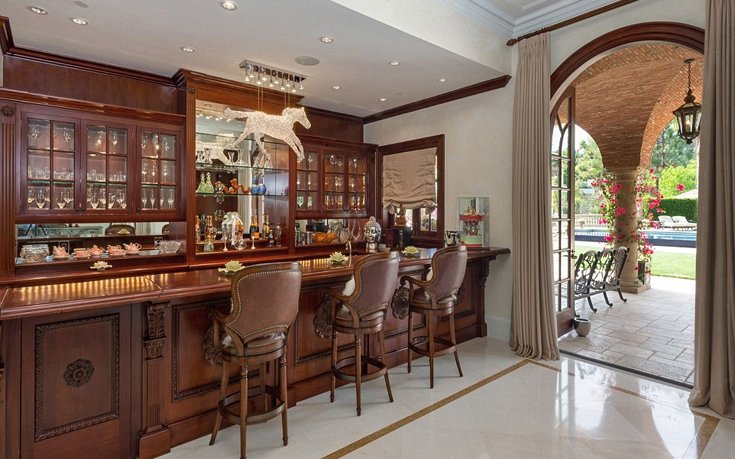 Χλιδή και πολυτέλεια - Στο σφυρί η έπαυλη του δισεκατομμυριούχου Αλκη Δαυίδ στο Μπέβερλι Χιλς [εικόνες]   | iefimerida.gr 2