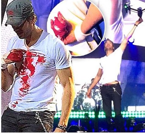 Με αίματα στη σκηνή ο Ενρίκε Ιγκλέσιας - Εκοψε τα δάχτυλά του [εικόνες & βίντεο] | iefimerida.gr 1