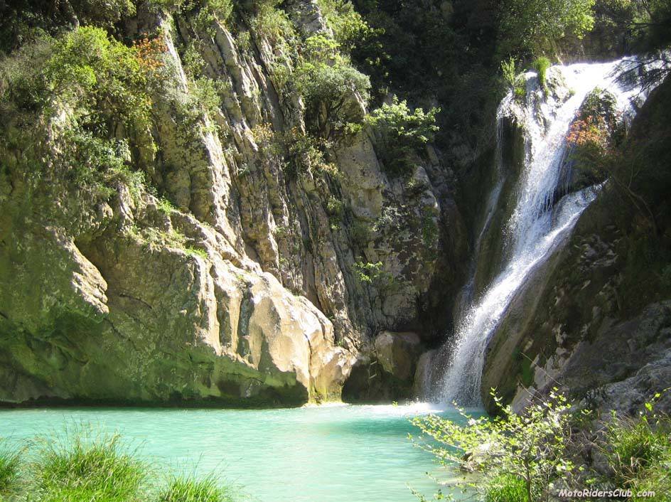 Η «Γαλάζια Λίμνη» της Ελλάδας -Ο εξωτικός παράδεισος με τις φυσικές πισίνες και τους καταρράκτες στην καρδιά της Πελοποννήσου [εικόνες] | iefimerida.gr 9