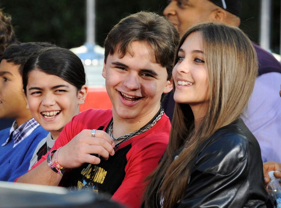 Ο γιος του Μάικλ Τζάκσον μεγάλωσε, έγινε 13 ετών και άλλαξε το όνομά του[εικόνες]  | iefimerida.gr 4