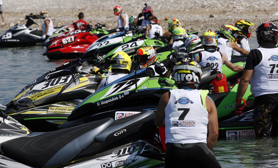 Μοναδικό θέαμα στην 4η Μαρίνα της Γλυφάδας - Διεθνής αγώνας τζετ σκι [εικόνες] | iefimerida.gr 0