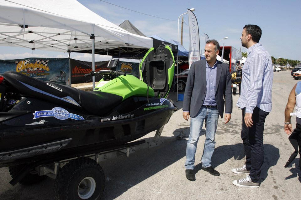Μοναδικό θέαμα στην 4η Μαρίνα της Γλυφάδας - Διεθνής αγώνας τζετ σκι [εικόνες] | iefimerida.gr 1