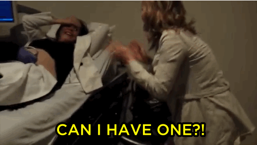 Εγινε viral: Η αντίδραση νεαρής όταν μαθαίνει ότι θα γίνει θεία δίδυμων [gif & βίντεο] | iefimerida.gr 3