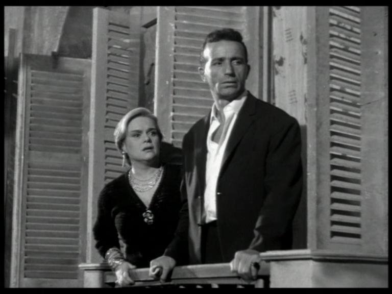 Δείτε πώς είναι σήμερα το σπίτι που γυρίστηκε η ταινία «Τα κόκκινα φανάρια»  [εικόνες]  | iefimerida.gr 1