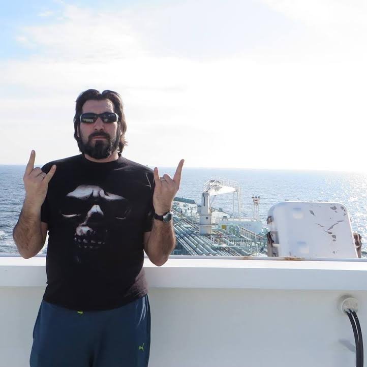 Ο σύζυγος της Ζωής Κωνσταντοπούλου από τα καράβια: Ροκάρει και επιτίθεται στα ΜΜΕ [εικόνες] | iefimerida.gr 1