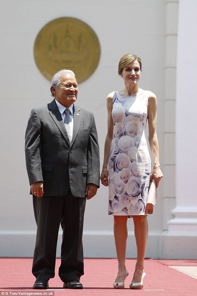 Κλασάτη και αριστοκρατική: Η βασίλισσα Λετίσια δίνει μαθήματα στυλ στους Γάλλους [εικόνες] | iefimerida.gr 9