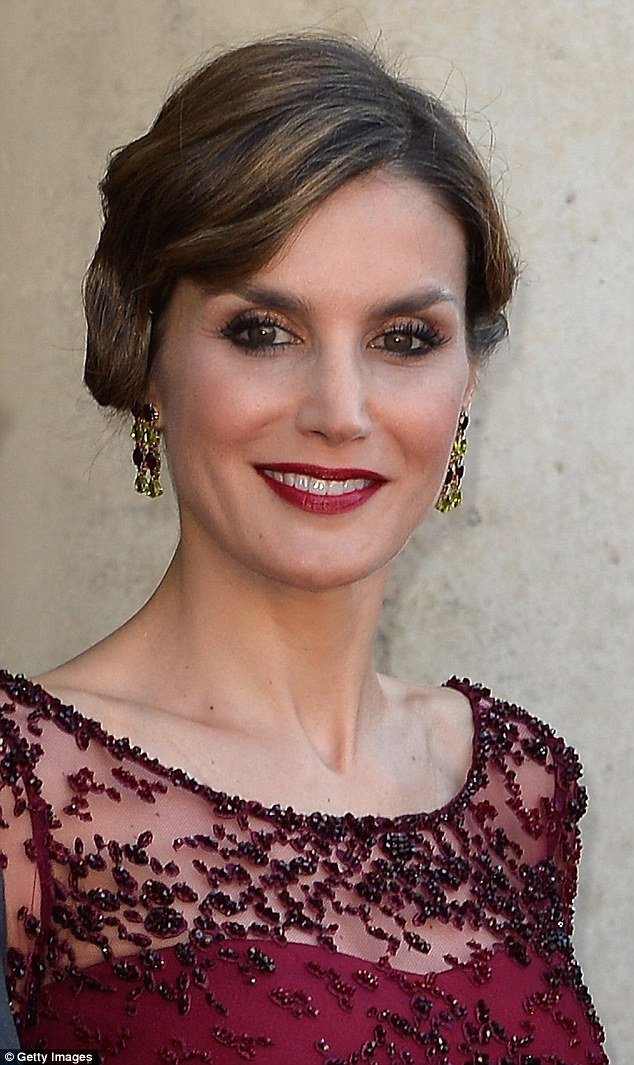 Κλασάτη και αριστοκρατική: Η βασίλισσα Λετίσια δίνει μαθήματα στυλ στους Γάλλους [εικόνες] | iefimerida.gr 1