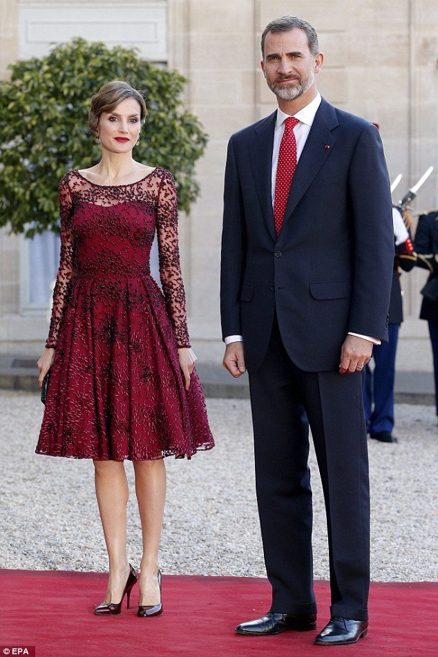 Κλασάτη και αριστοκρατική: Η βασίλισσα Λετίσια δίνει μαθήματα στυλ στους Γάλλους [εικόνες] | iefimerida.gr 2