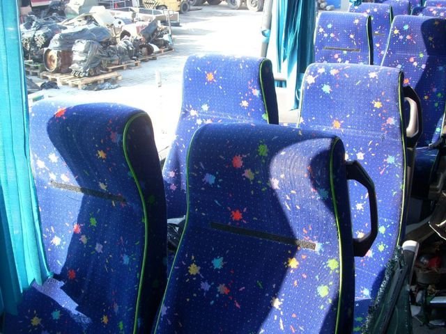 Γιατί τα καθίσματα των λεωφορείων έχουν παράξενα καλύμματα [εικόνα & βίντεο] | iefimerida.gr 0