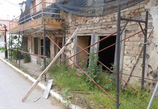 Κατεδαφίστηκε η οικία του Μενέλαου Λουντέμη -Γιατί πρέπει να ξαναχτιστεί σε τρία χρόνια [εικόνες] | iefimerida.gr 5