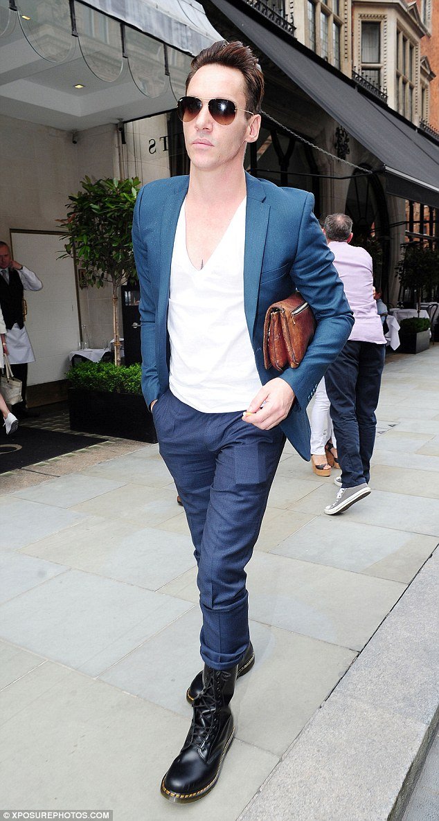 Τέλος το κατάντημα για τον Τζόναθαν Ρις Μάγιερς: Νηφάλιος, ξεκούραστος και περιποιημένος [εικόνες] | iefimerida.gr 1