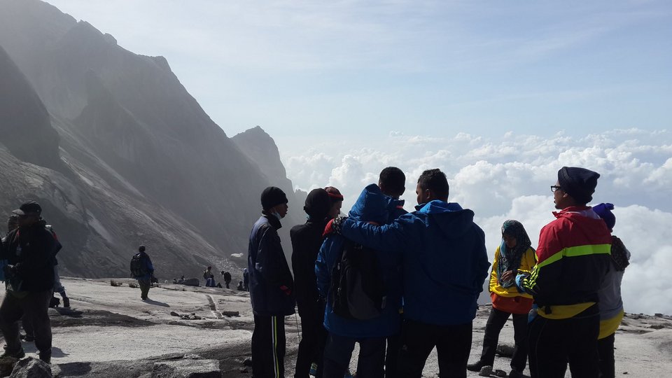 Σεισμός 6 Ρίχτερ στη Μαλαισία -Δεκάδες αποκλεισμένοι σε βουνό [εικόνες] | iefimerida.gr 0