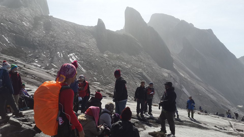 Σεισμός 6 Ρίχτερ στη Μαλαισία -Δεκάδες αποκλεισμένοι σε βουνό [εικόνες] | iefimerida.gr 1