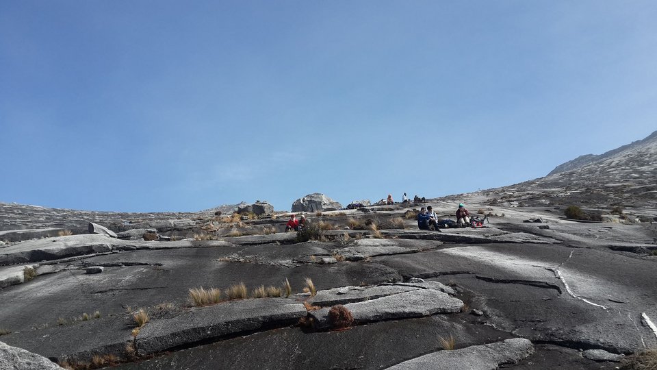 Σεισμός 6 Ρίχτερ στη Μαλαισία -Δεκάδες αποκλεισμένοι σε βουνό [εικόνες] | iefimerida.gr 2
