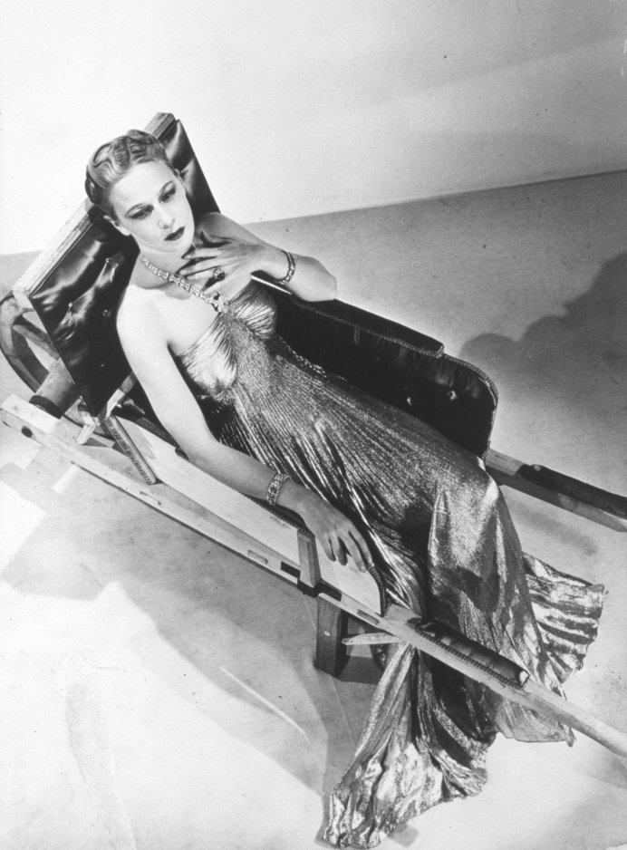 Τα εμβληματικά έργα του Μan Ray και οι πραγματικές ιστορίες τους στην Ανδρο [εικόνες] | iefimerida.gr 10