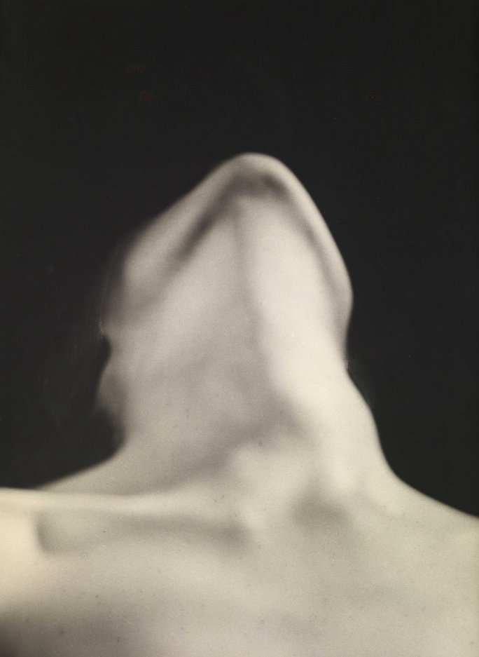 Τα εμβληματικά έργα του Μan Ray και οι πραγματικές ιστορίες τους στην Ανδρο [εικόνες] | iefimerida.gr 13