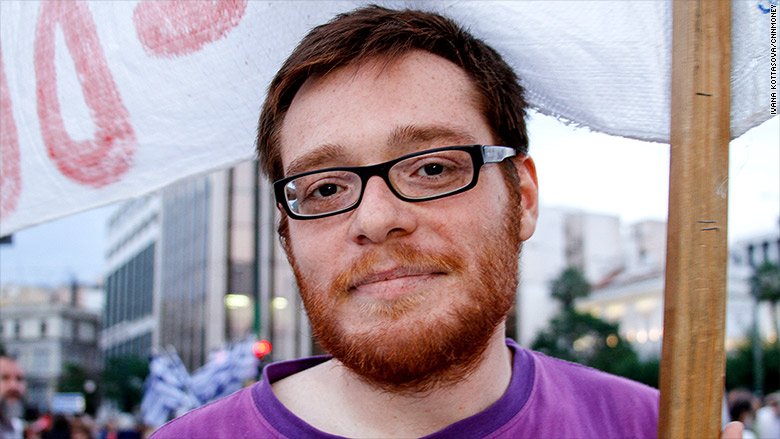 Το CNN πήγε και στις δύο διαδηλώσεις στο Σύνταγμα: «Τελικά είναι υπέρ ή κατά της Ευρώπης;» [εικόνες] | iefimerida.gr 2