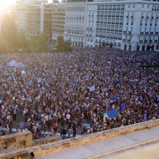 Ηχηρό μήνυμα από τους «Μένουμε Ευρώπη» - Πάνω από 10.000 στο Σύνταγμα [εικόνες] | iefimerida.gr 0
