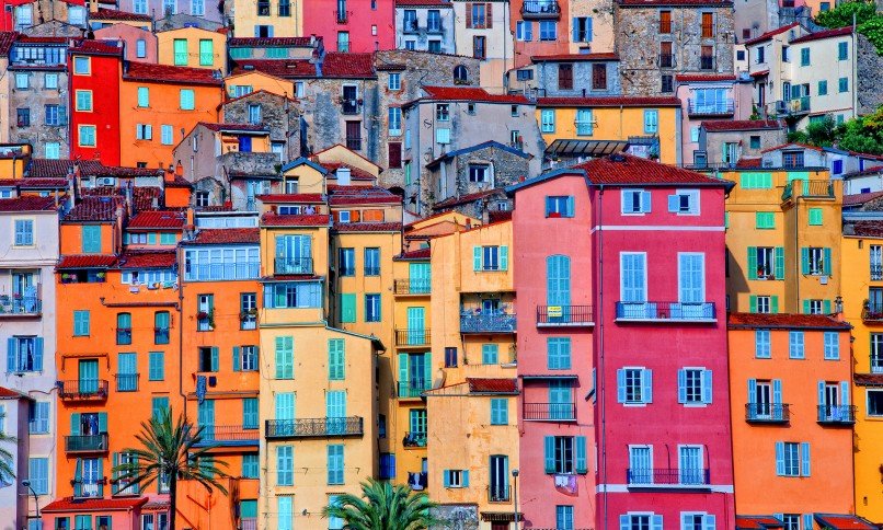 Εκεί τίποτα δεν είναι μουντό -Μια από τις πιο πολύχρωμες πόλεις της Ευρώπης βρίσκεται σε ελληνικό νησί [εικόνες] | iefimerida.gr 13