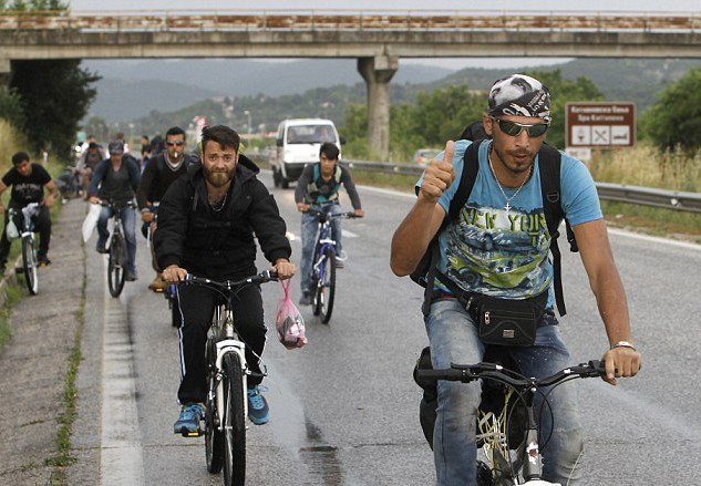 Πώς οι Σκοπιανοί θησαυρίζουν από τους παράνομους μετανάστες που φτάνουν από την Ελλάδα [εικόνες] | iefimerida.gr 0