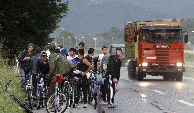 Πώς οι Σκοπιανοί θησαυρίζουν από τους παράνομους μετανάστες που φτάνουν από την Ελλάδα [εικόνες] | iefimerida.gr 1