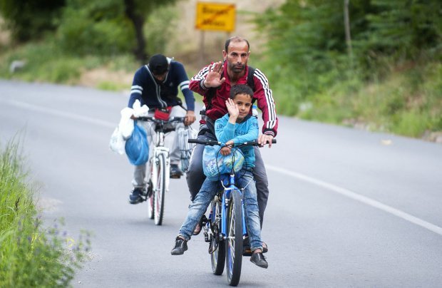 Πώς οι Σκοπιανοί θησαυρίζουν από τους παράνομους μετανάστες που φτάνουν από την Ελλάδα [εικόνες] | iefimerida.gr 3