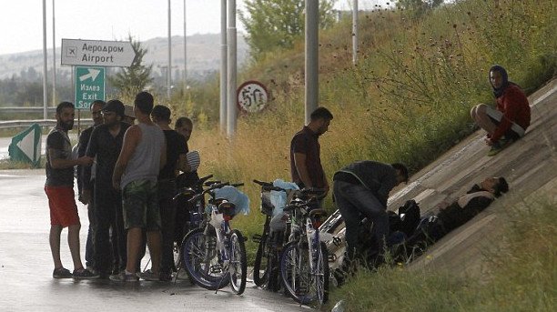 Πώς οι Σκοπιανοί θησαυρίζουν από τους παράνομους μετανάστες που φτάνουν από την Ελλάδα [εικόνες] | iefimerida.gr 2