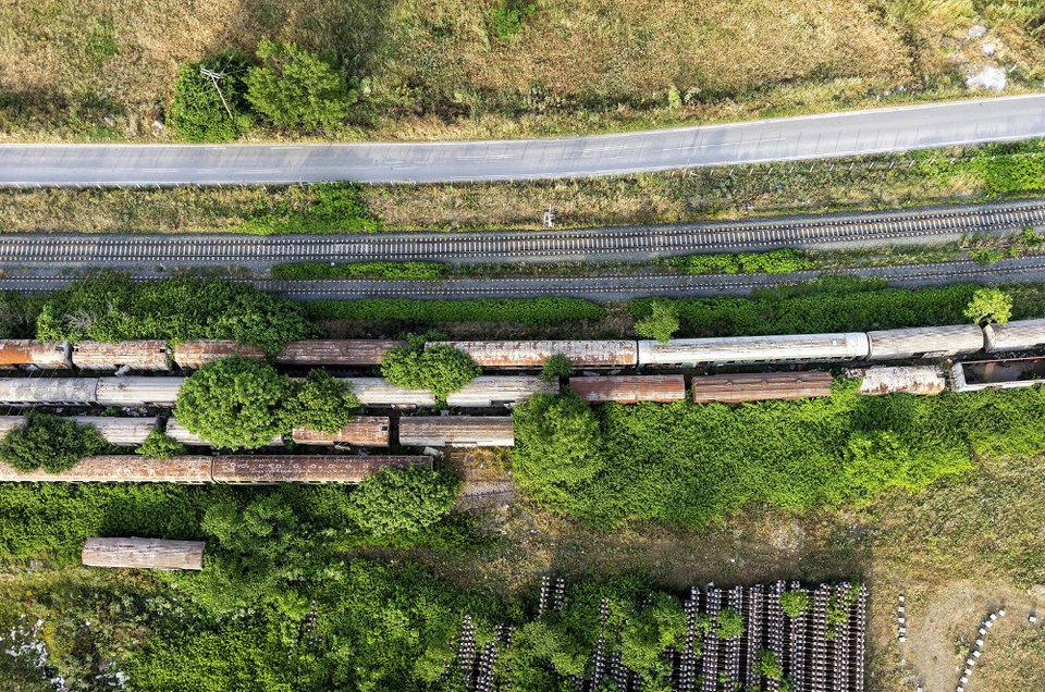 Aπέραντο νεκροταφείο τρένων στη Θεσσαλονίκη, από ψηλά [εικόνες] | iefimerida.gr 3