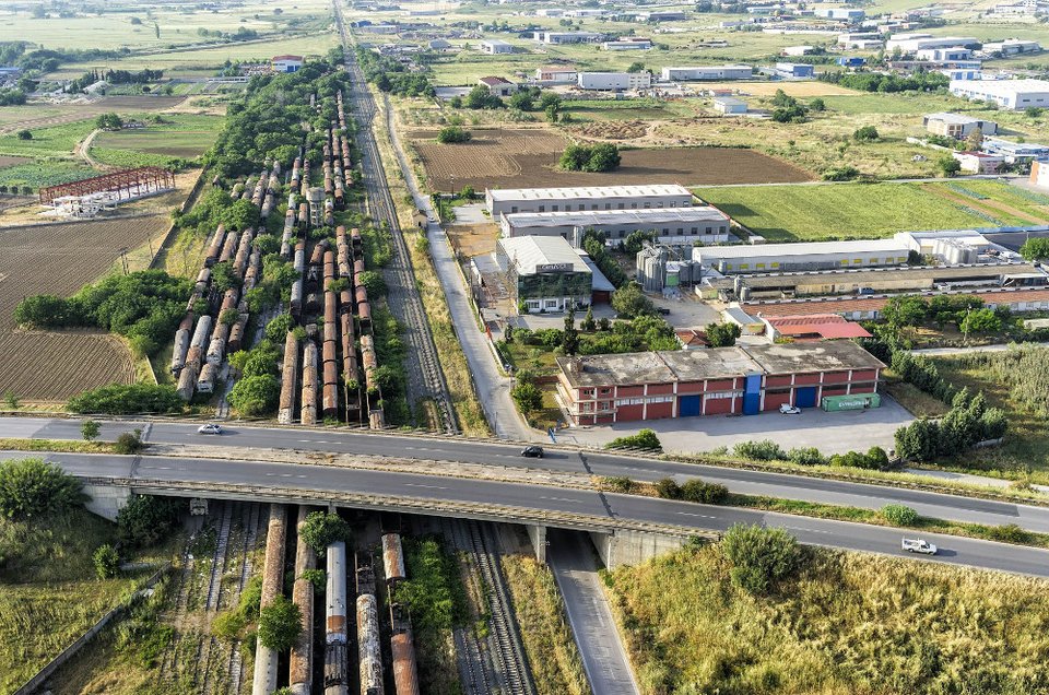 Aπέραντο νεκροταφείο τρένων στη Θεσσαλονίκη, από ψηλά [εικόνες] | iefimerida.gr 8