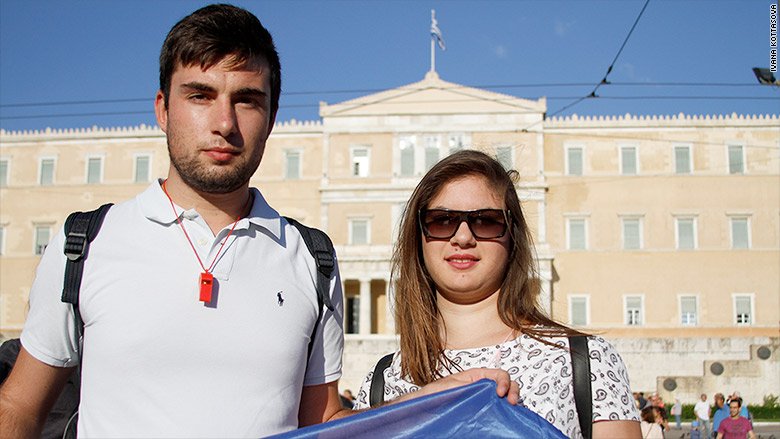 Το CNN πήγε και στις δύο διαδηλώσεις στο Σύνταγμα: «Τελικά είναι υπέρ ή κατά της Ευρώπης;» [εικόνες] | iefimerida.gr 10