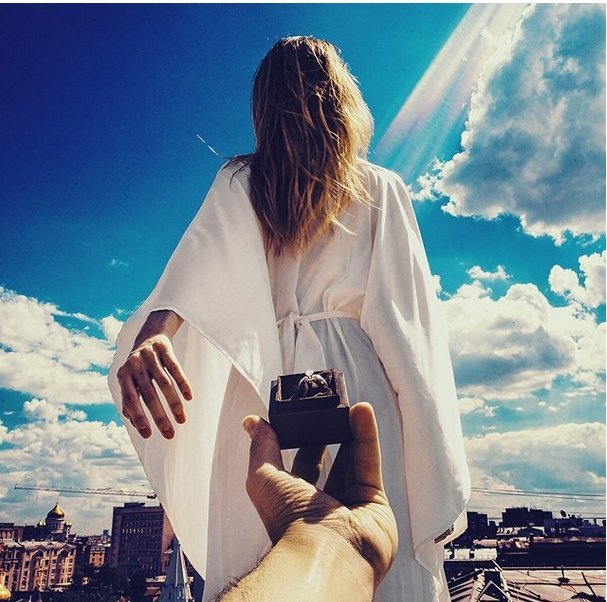 Ο φωτογράφος που ακολουθεί σε όλο τον κόσμο την κοπέλα του, την παντρεύτηκε -Και εκεί στο... κατόπι της [εικόνες] | iefimerida.gr 0