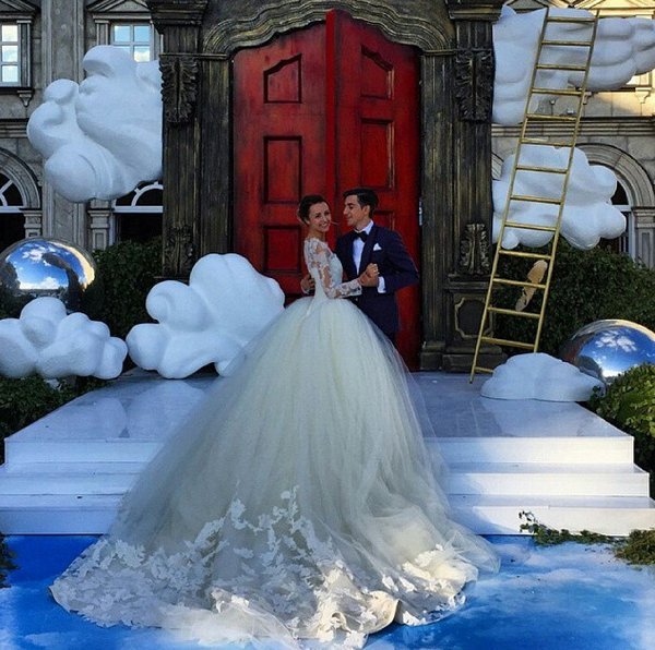 Ο φωτογράφος που ακολουθεί σε όλο τον κόσμο την κοπέλα του, την παντρεύτηκε -Και εκεί στο... κατόπι της [εικόνες] | iefimerida.gr 5