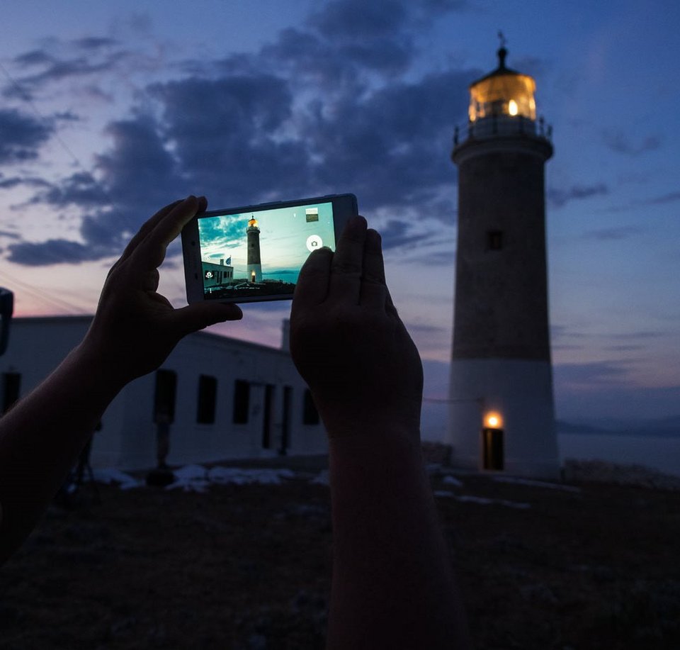 Απίστευτης ομορφιάς οδοιπορικό στους φάρους της Ελλάδας – Μοναξιά, φως, ταξίδι με οδηγό τη Sony [εικόνες] | iefimerida.gr 1