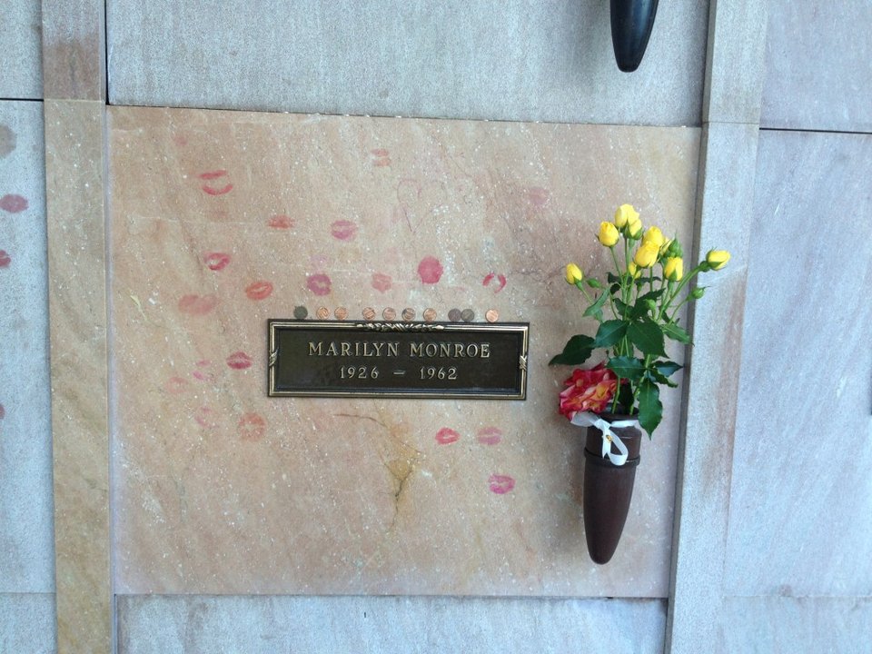 Η Μέριλιν Μονρόε είχε πλαστικό στήθος και ψεύτικα δόντια: Τι αποκαλύπτει το γραφείο που είχε αναλάβει την κηδεία της [εικόνες] | iefimerida.gr 6