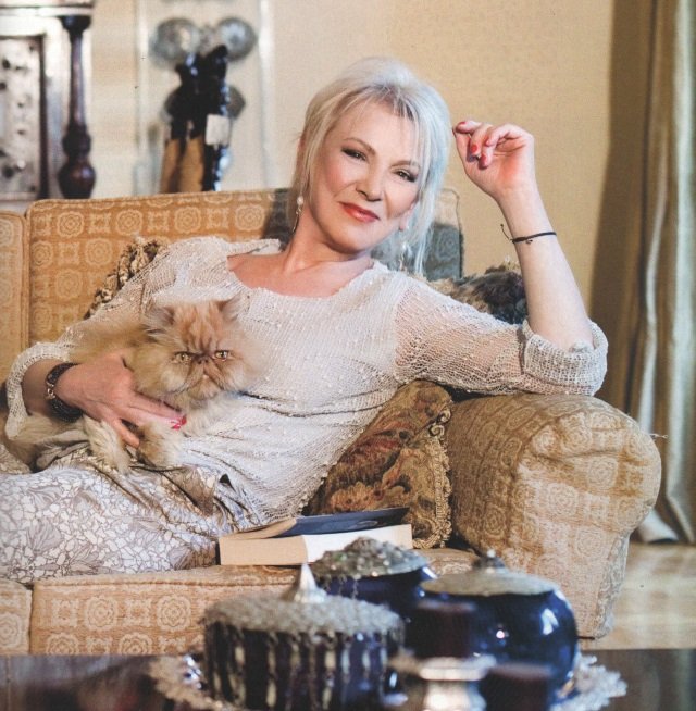 Μια διαφορετική Πιπιλή -Στο σπίτι της με τους γάτους της [εικόνες] | iefimerida.gr 2