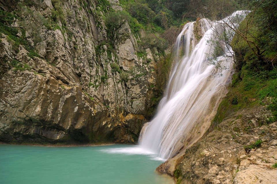 Η «Γαλάζια Λίμνη» της Ελλάδας -Ο εξωτικός παράδεισος με τις φυσικές πισίνες και τους καταρράκτες στην καρδιά της Πελοποννήσου [εικόνες] | iefimerida.gr 1