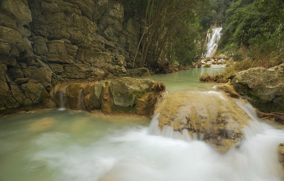 Η «Γαλάζια Λίμνη» της Ελλάδας -Ο εξωτικός παράδεισος με τις φυσικές πισίνες και τους καταρράκτες στην καρδιά της Πελοποννήσου [εικόνες] | iefimerida.gr 2