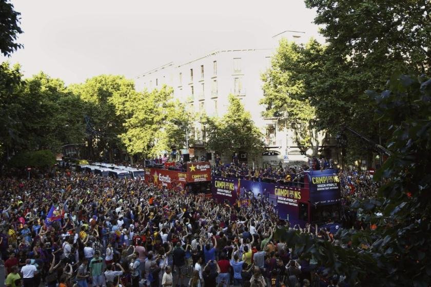 Η αποθέωση των Πρωταθλητών Ευρώπης - Λαοθάλασσα στη Βαρκελώνη, τρελό πάρτι στο «Καμπ Νου» [εικόνες & βίντεο] | iefimerida.gr 0