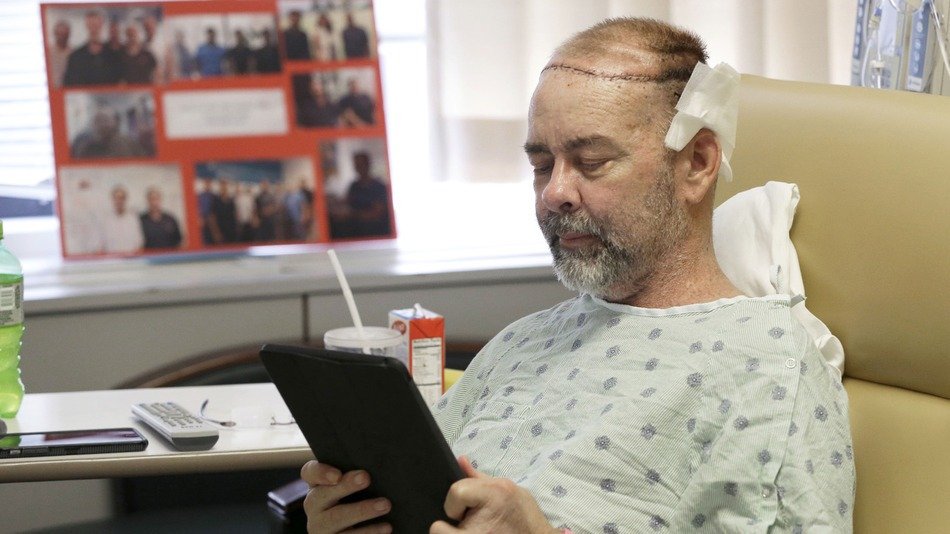 Για πρώτη φορά στα ιατρικά χρονικά: Εγινε μεταμόσχευση κρανίου [εικόνες] | iefimerida.gr 2