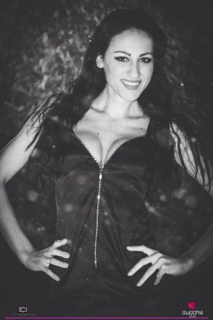 Η γυναίκα που ανέβασε στη σκηνή ο Robbie Williams [εικόνες] | iefimerida.gr 1