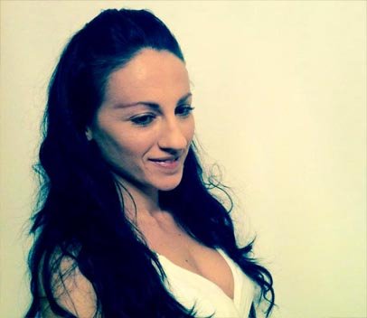 Η γυναίκα που ανέβασε στη σκηνή ο Robbie Williams [εικόνες] | iefimerida.gr 2