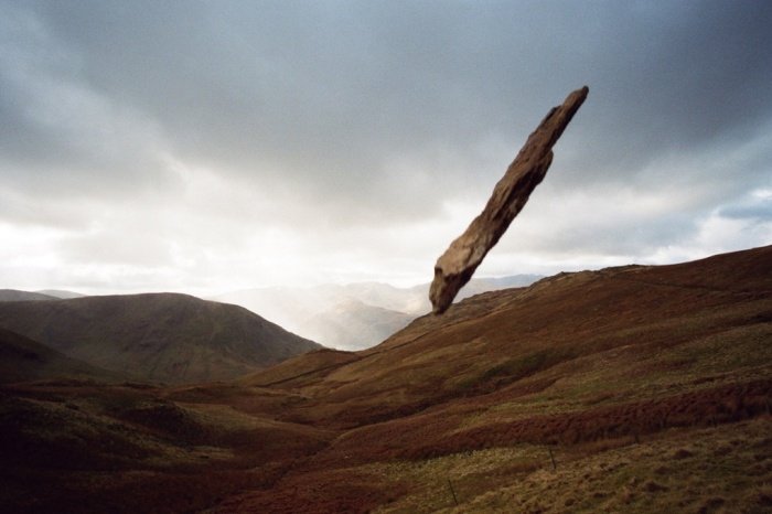 Τεράστιοι βράχοι αιωρούνται πάνω από τη γη - Κάποιες φορές, τα φαινόμενα απατούν [εικόνες] | iefimerida.gr 3